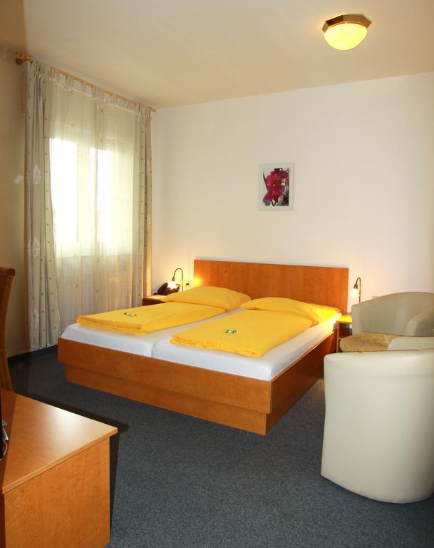 Hotel Goldener Hirsch Friedrichshafen Pokoj fotografie
